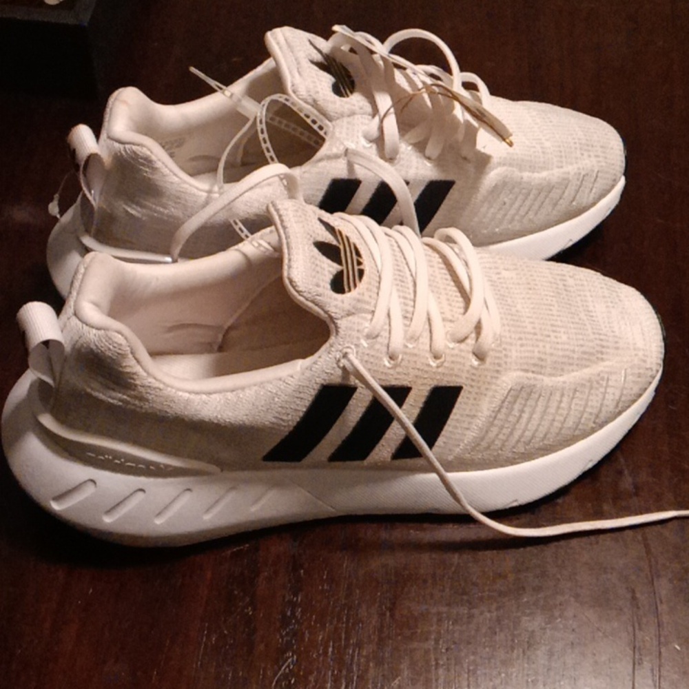 Adidas swift run size 5.5 Brand new